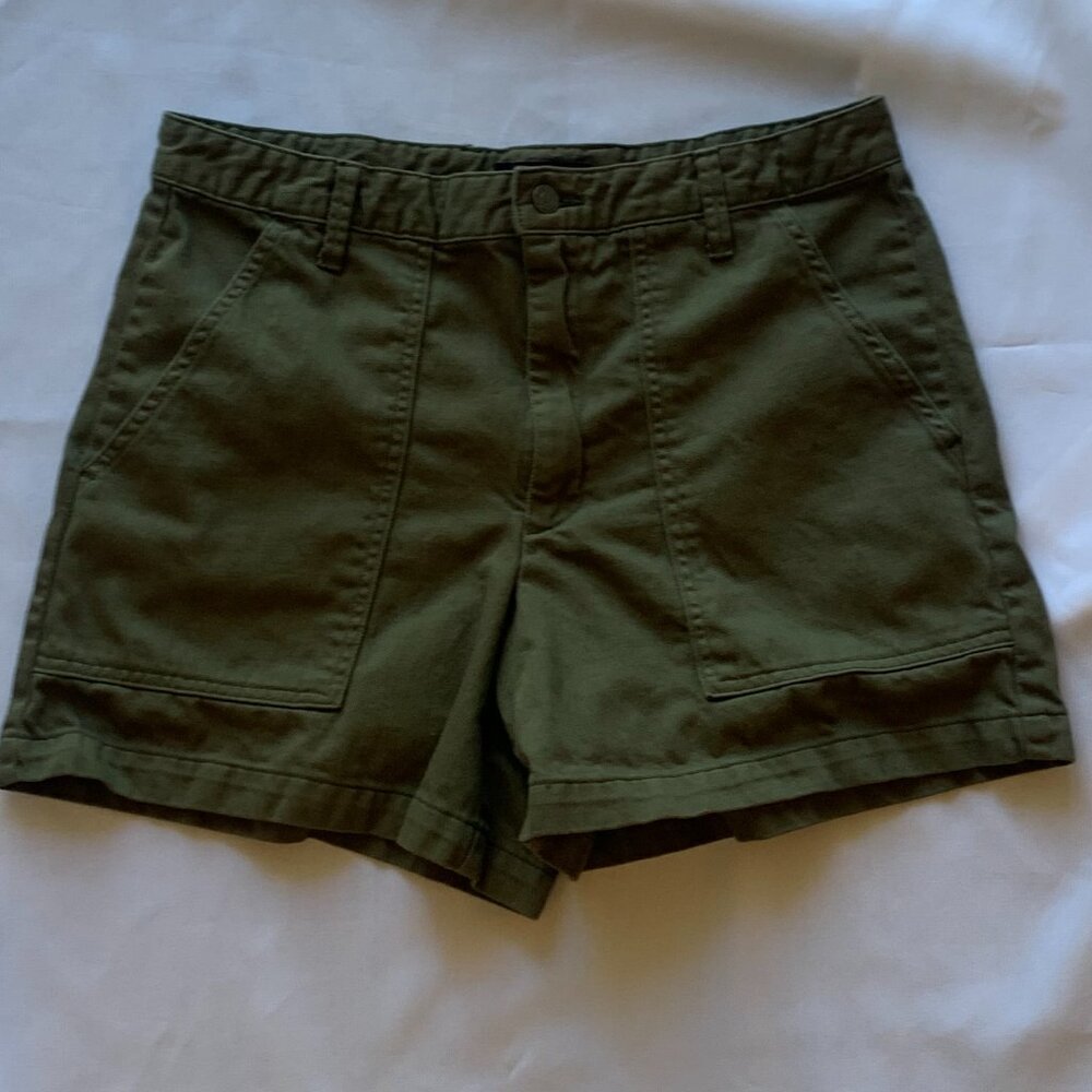 Banana Republic Women's 4 Inch Army Green Comfort Shorts Size 12 - Picture 9 of 9
